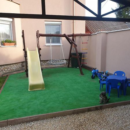 Anda Vendeghaz Hotel Harkány Екстериор снимка